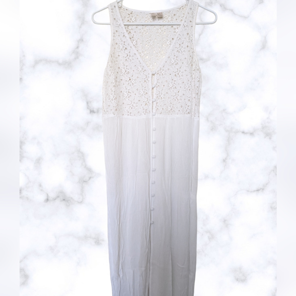 Forever 21 Exclusive White Sleeveless Maxi Dress